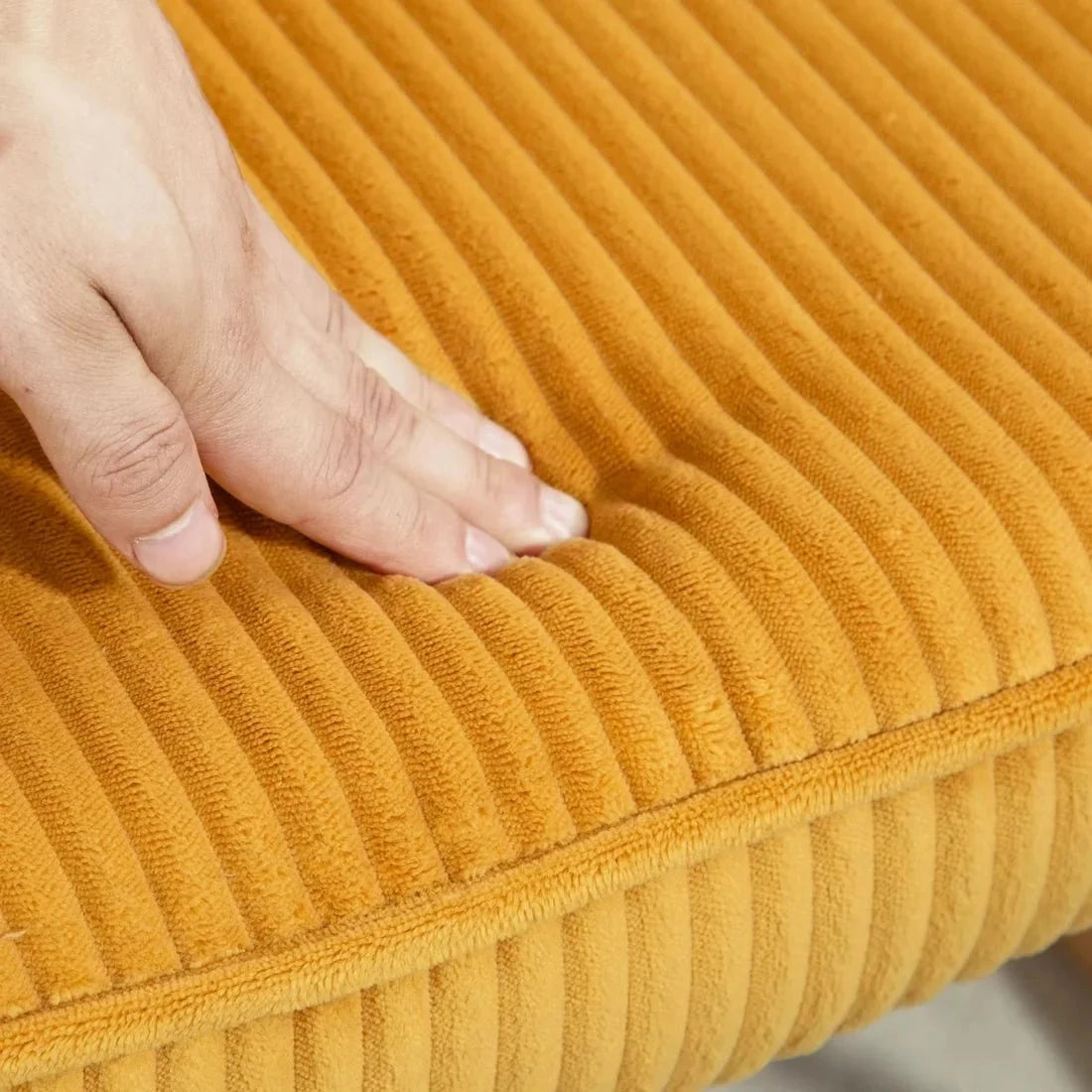 SOLIS - rocking chair jaune, détail du tissu côtelé