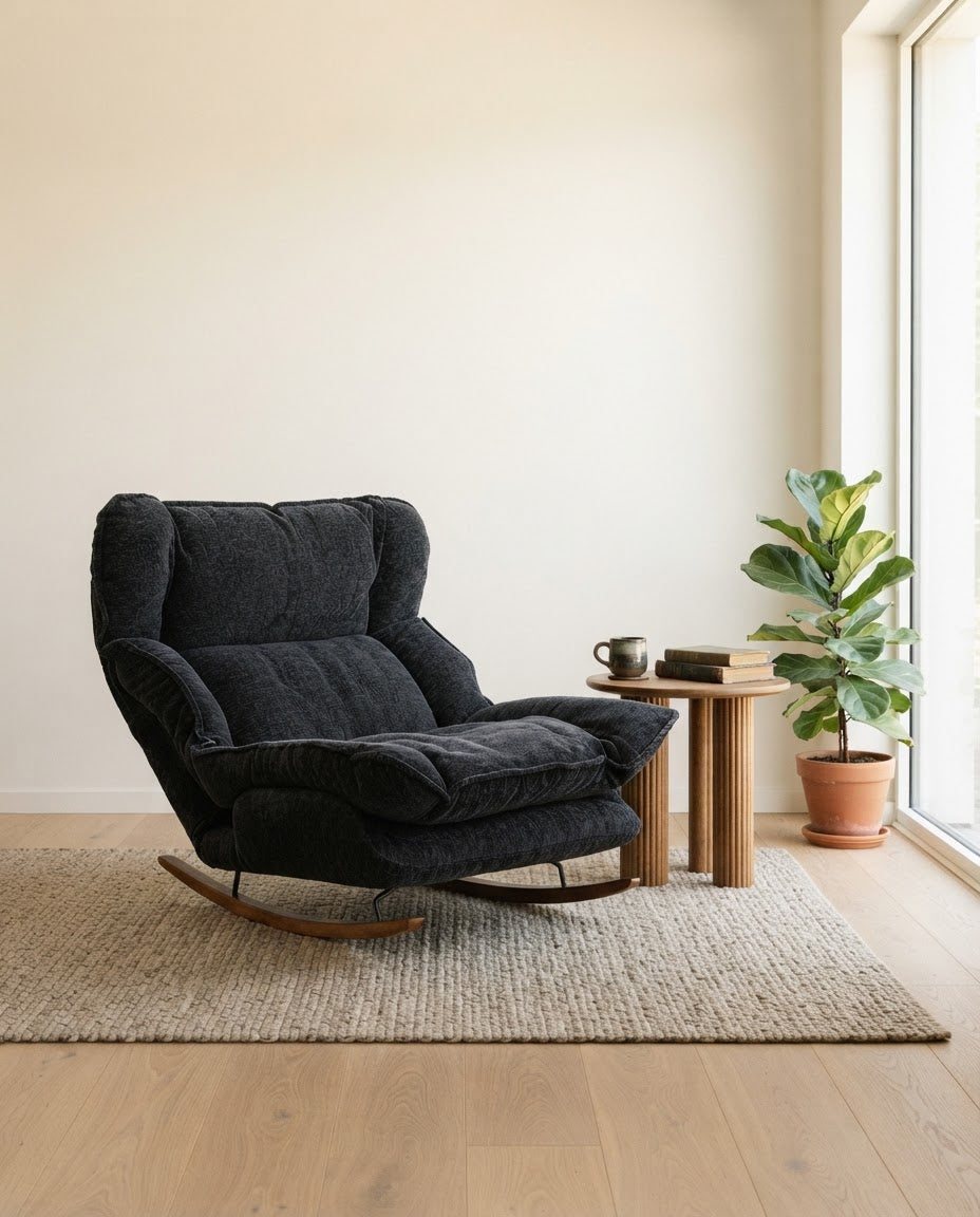 LANGUEUR – fauteuil à bascule coloris noir en situation